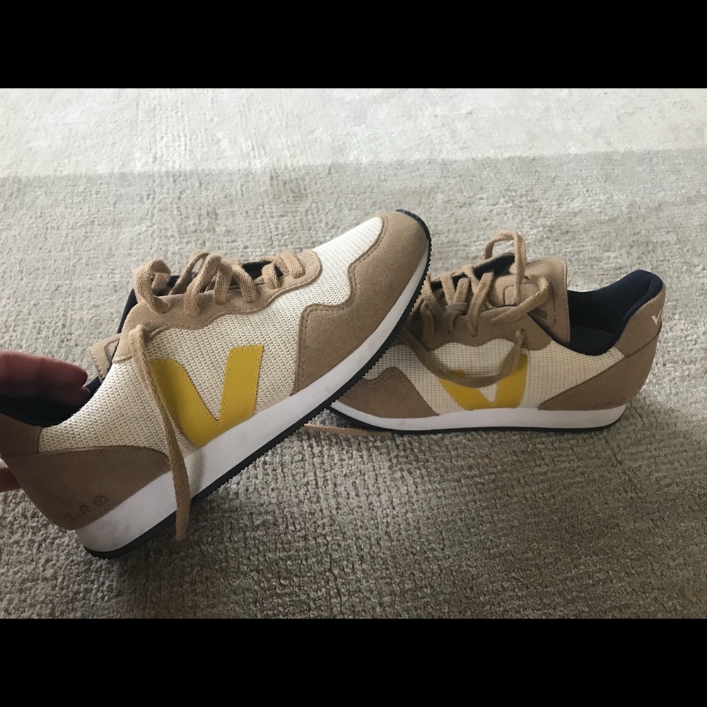 Veja sneaker size 9